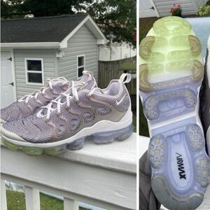 Nike Vapormax Grid Pattern size 9.5 mens